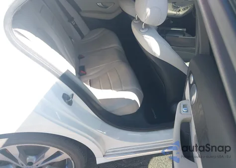 2016 Mercedes-Benz C 300 из США, поврежденный, VIN 55SWF4JB3GU178561